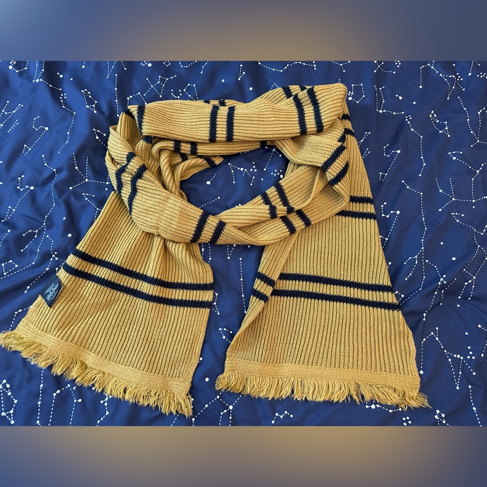Hufflepuff Newt Scarmander’s scarf
